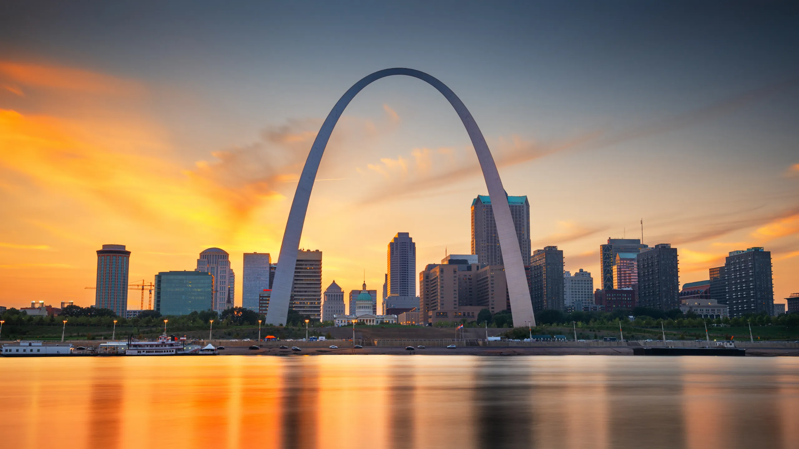 St. Louis, Missouri, USA downtown cityscape on the Mississippi River at dusk.